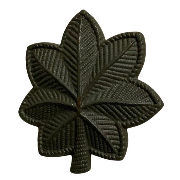 U.S. Army Major Oak Leaf Insignia Pin- Vintage Military Pin 1" x 1" - Picture 1 of 4